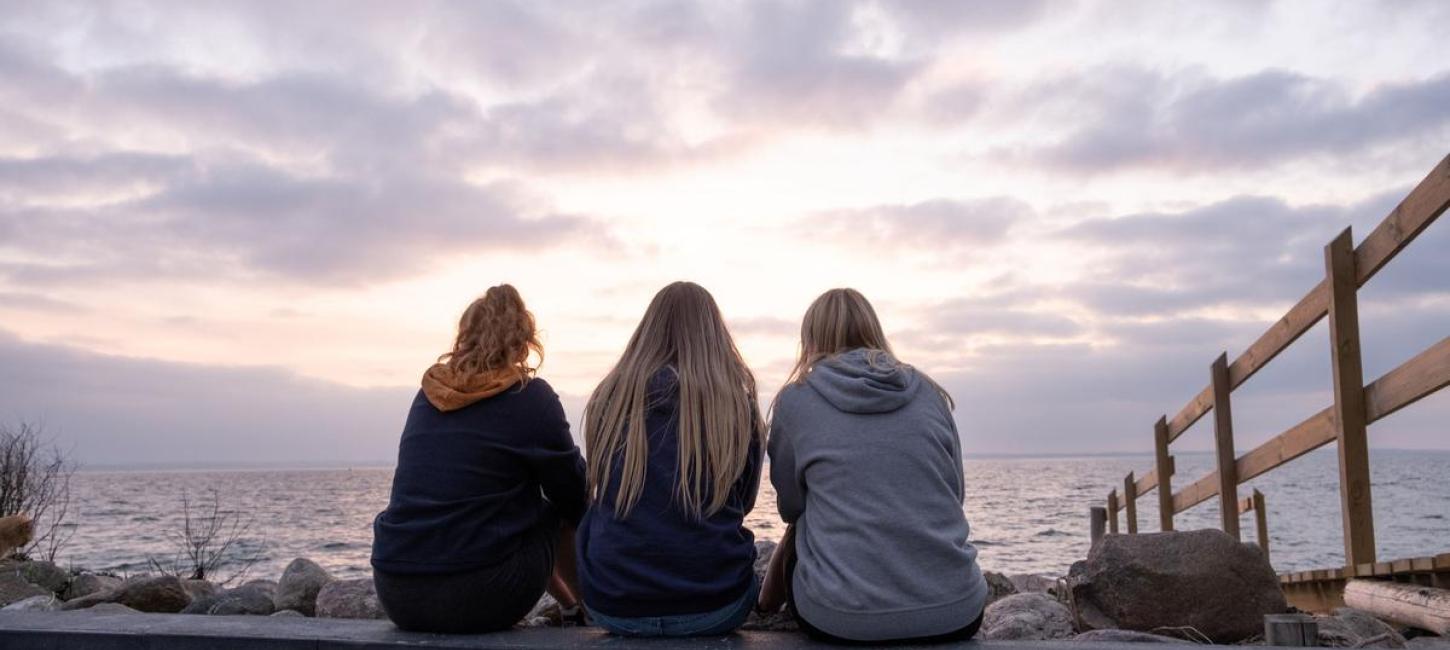 Øhavsstien Tre kvinder på Lohals havn Langeland